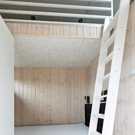 8 Person In Albaek-by Traum *