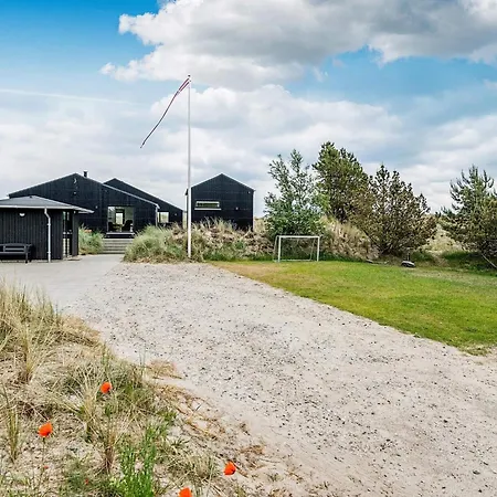 8 Person In Albaek-by Traum *